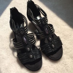 Easyspirit black sandals with front jewel detail